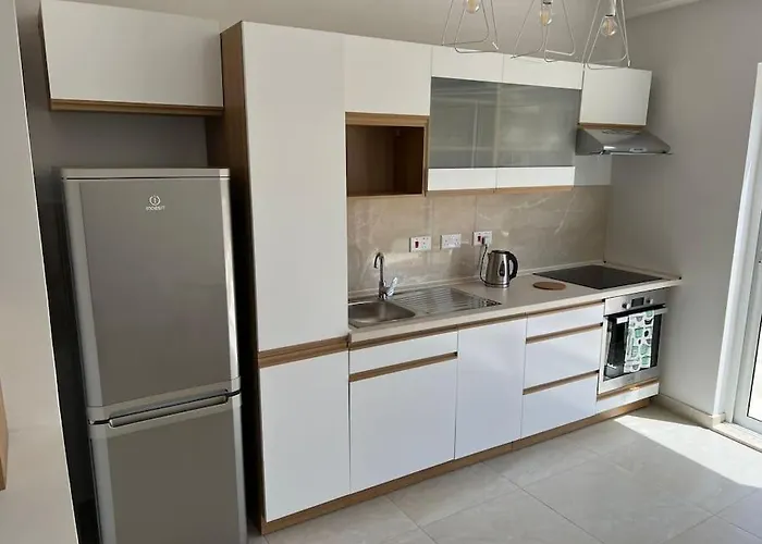 Sweet 1-Bedroom Penthouse In The Heart Of It All