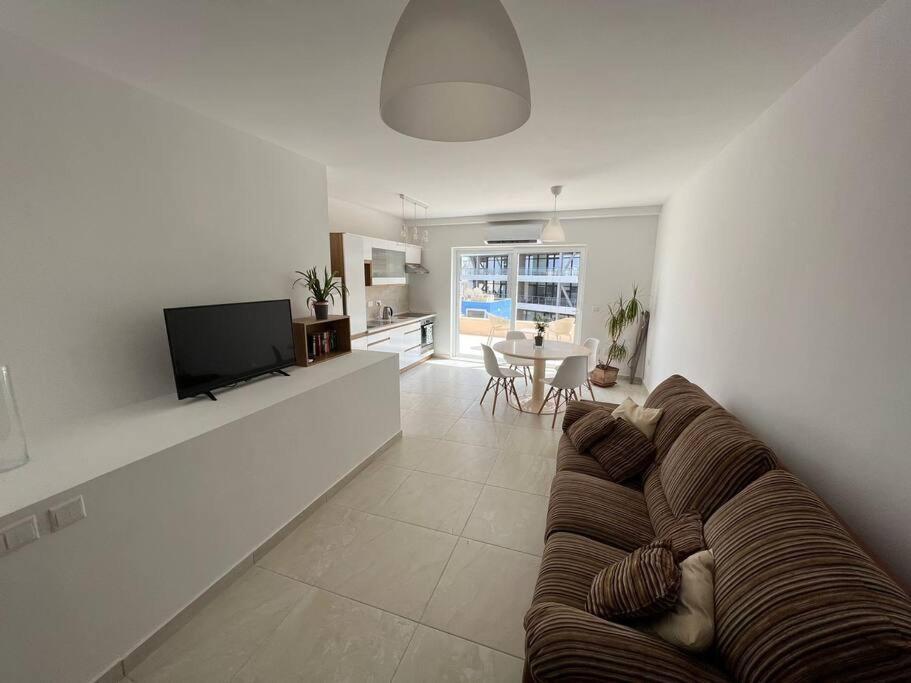 Sweet 1-bedroom Penthouse In The Heart Of It Appartement *